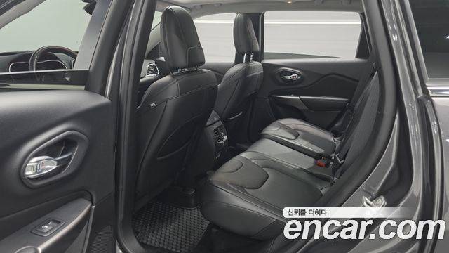 Jeep Cherokee (KL) 2.4 Limited AWD 2021 — фото 32