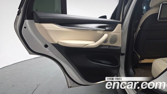 BMW X5 (F15) xDrive M50d 2014 — фото 25