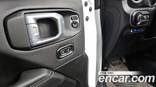 Jeep Wrangler (JL) 2.0 Overland Power Top 4Door 4xe 2021 — фото 13