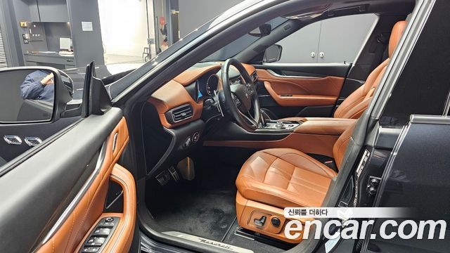 Maserati Levante 3.0 AWD GranSport 2019 — фото 10