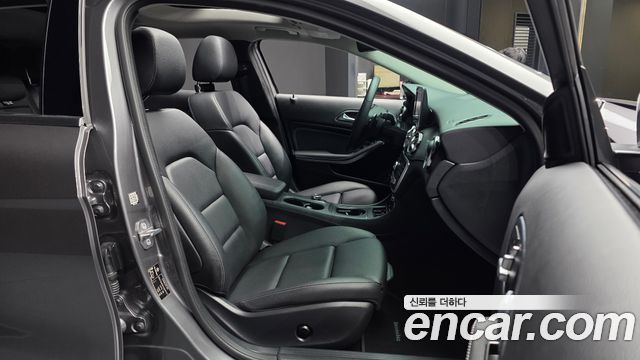 Mercedes-Benz GLA-Class (X156) GLA220 Premium 2019 — фото 11