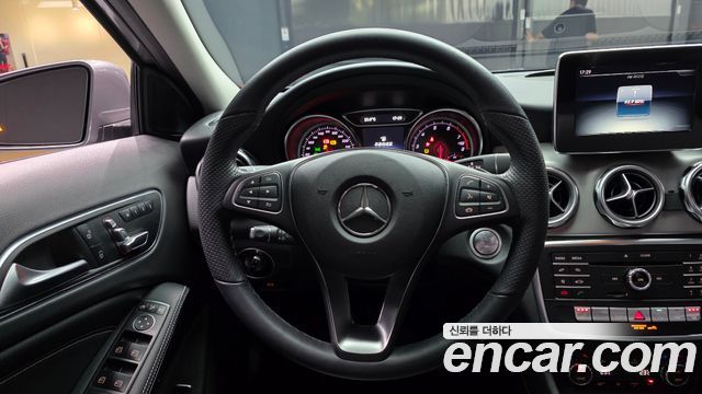 Mercedes-Benz GLA-Class (X156) GLA220 Premium 2019 — фото 13