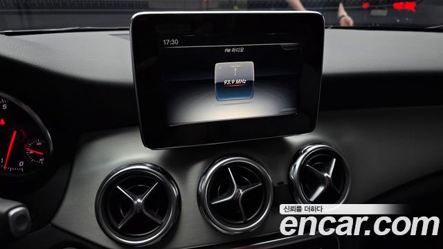 Mercedes-Benz GLA-Class (X156) GLA220 Premium 2019 — фото 14