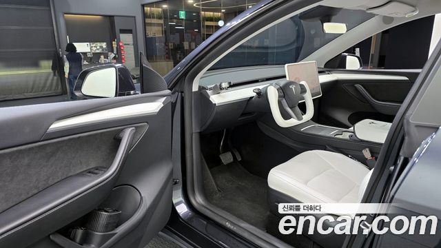 Tesla Model Y Long Range AWD 2024 — фото 10