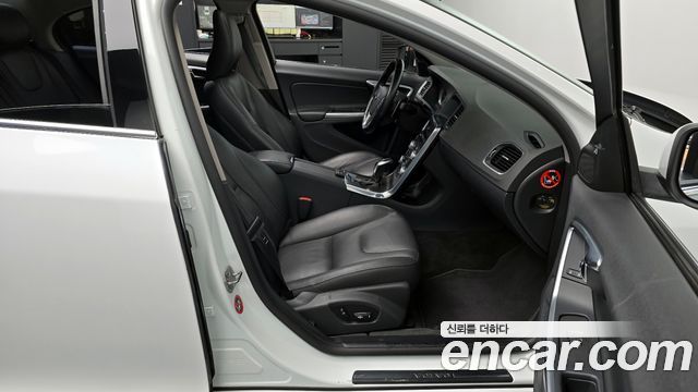 Volvo S60 D2 2nd 2015 — фото 11