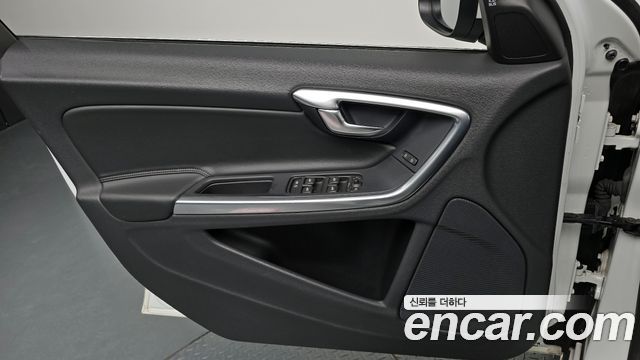 Volvo S60 D2 2nd 2015 — фото 24