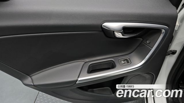 Volvo S60 D2 2nd 2015 — фото 25