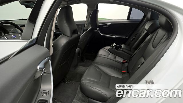 Volvo S60 D2 2nd 2015 — фото 26