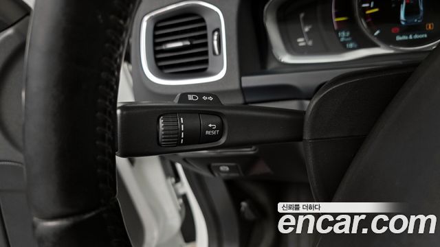 Volvo S60 D2 2nd 2015 — фото 27