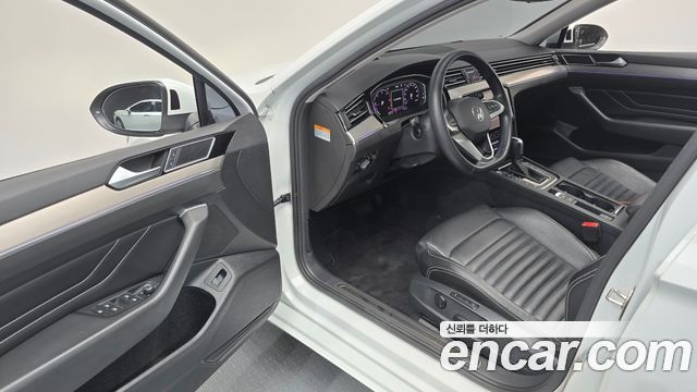 Volkswagen Passat GT (B8) 2.0 TDI Prestige 2022 — фото 10