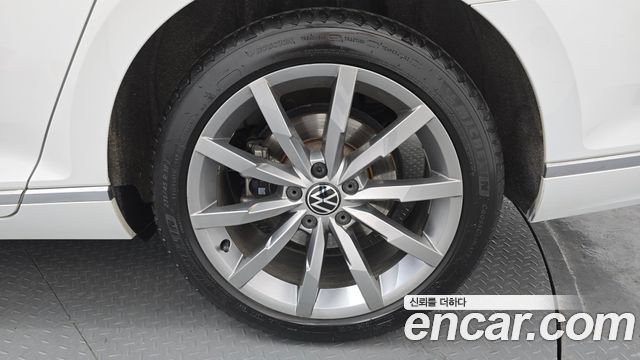 Volkswagen Passat GT (B8) 2.0 TDI Prestige 2022 — фото 21