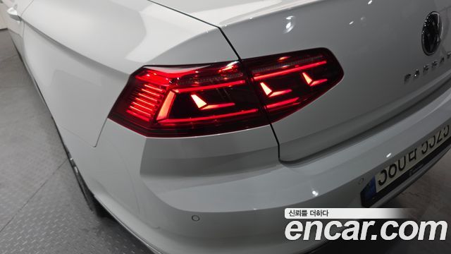 Volkswagen Passat GT (B8) 2.0 TDI Prestige 2022 — фото 23