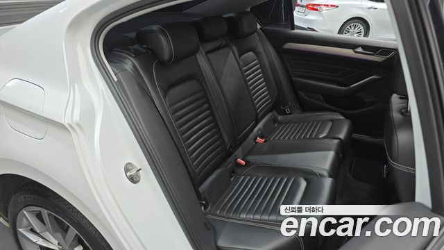 Volkswagen Passat GT (B8) 2.0 TDI Prestige 2022 — фото 26