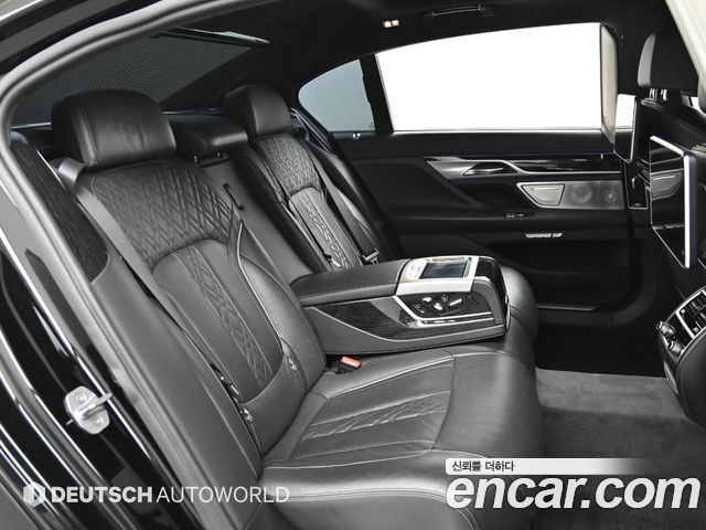 BMW 7 Series (G11) M760Li xDrive 2017 — фото 16