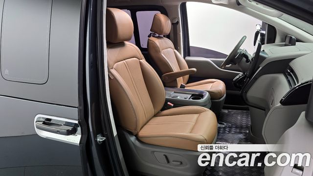 Hyundai Staria 4WD Lounge 9-Seater Inspiration 2022 — фото 12