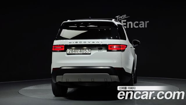 Land Rover Discovery 5 3.0 TD6 HSE Luxury 2017 — фото 4
