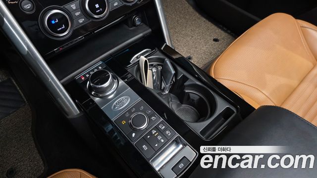 Land Rover Discovery 5 3.0 TD6 HSE Luxury 2017 — фото 9