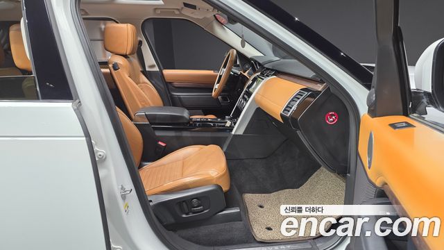 Land Rover Discovery 5 3.0 TD6 HSE Luxury 2017 — фото 15