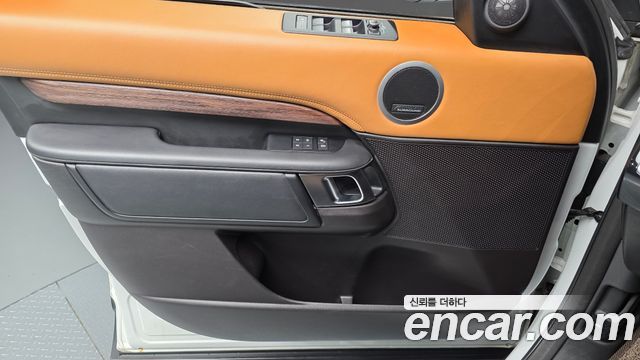 Land Rover Discovery 5 3.0 TD6 HSE Luxury 2017 — фото 30