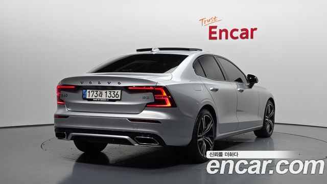Volvo S60 (III) B5 R-Design 2022 — фото 2