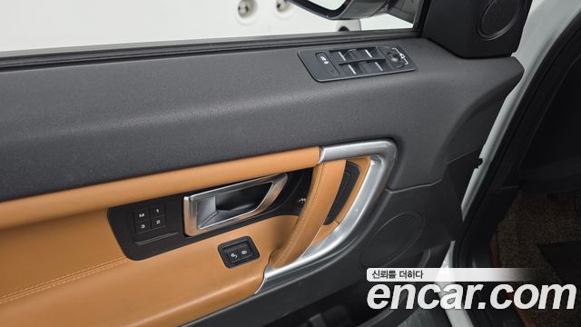 Land Rover Discovery Sport 2.0 TD4 HSE Luxury 2018 — фото 14