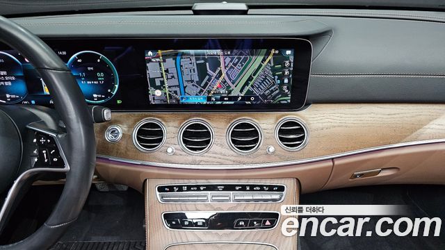Mercedes-Benz E-Class (W213) E300e 4MATIC Exclusive 2021 — фото 17