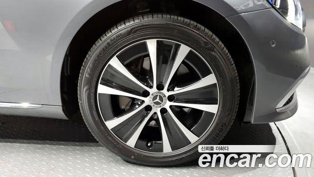 Mercedes-Benz E-Class (W213) E300e 4MATIC Exclusive 2021 — фото 27