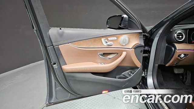 Mercedes-Benz E-Class (W213) E300e 4MATIC Exclusive 2021 — фото 30
