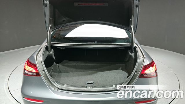 Mercedes-Benz E-Class (W213) E300e 4MATIC Exclusive 2021 — фото 35