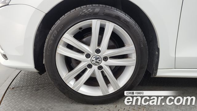 Volkswagen Jetta 2.0 TDI BlueMotion Premium 6th 2016 — фото 5