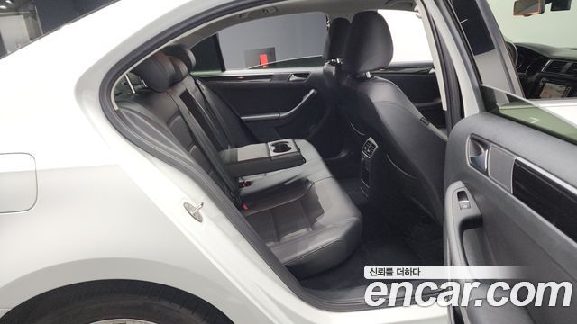 Volkswagen Jetta 2.0 TDI BlueMotion Premium 6th 2016 — фото 11