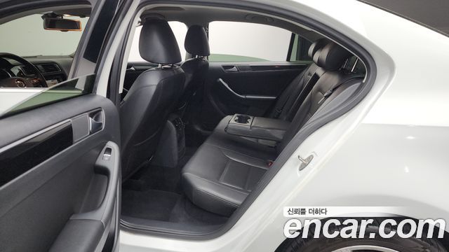 Volkswagen Jetta 2.0 TDI BlueMotion Premium 6th 2016 — фото 12