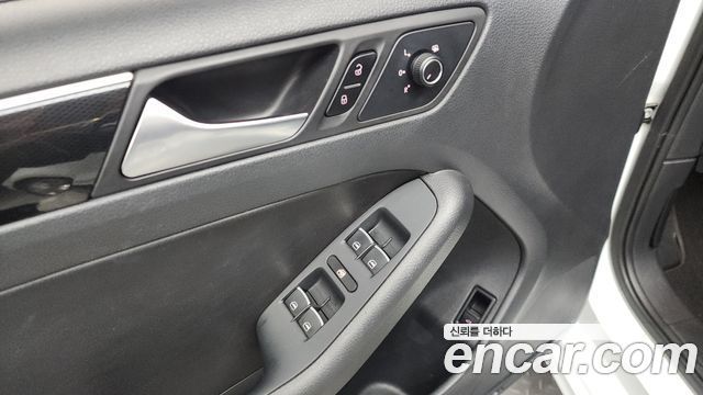 Volkswagen Jetta 2.0 TDI BlueMotion Premium 6th 2016 — фото 13