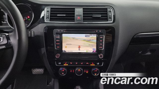 Volkswagen Jetta 2.0 TDI BlueMotion Premium 6th 2016 — фото 15