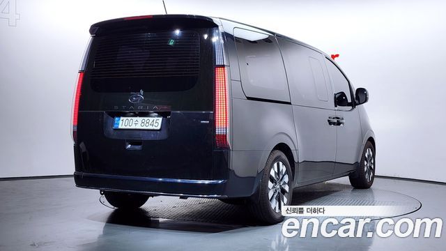 Hyundai Staria 4WD Lounge 7-Seater Inspiration 2022 — фото 2