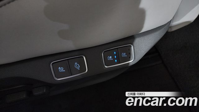 Hyundai Staria 4WD Lounge 7-Seater Inspiration 2022 — фото 24