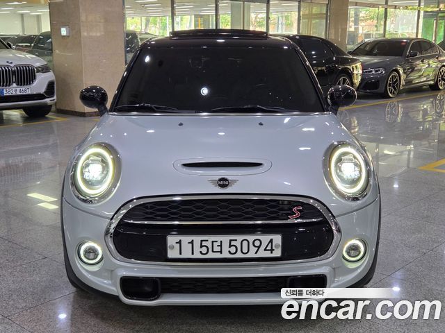 MINI Cooper S 5Door Standard 3rd 2020 — фото 2