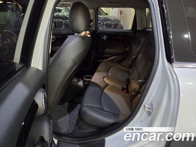 MINI Cooper S 5Door Standard 3rd 2020 — фото 7