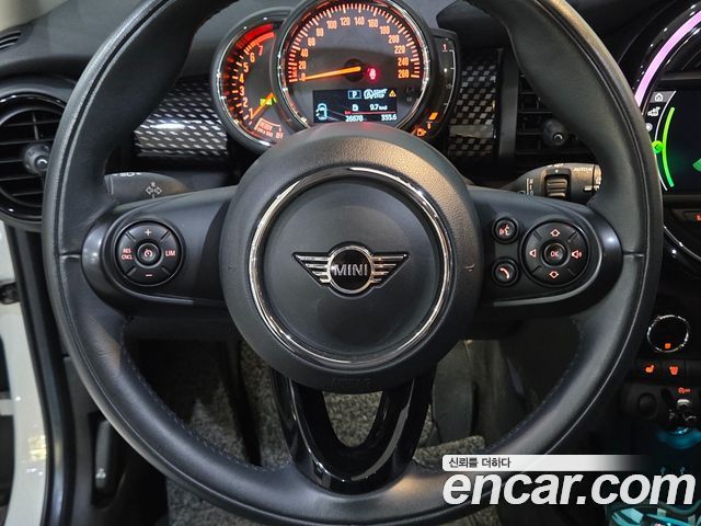 MINI Cooper S 5Door Standard 3rd 2020 — фото 9