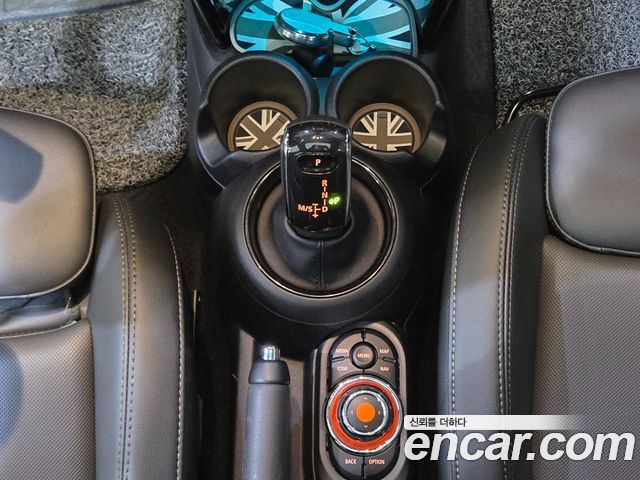 MINI Cooper S 5Door Standard 3rd 2020 — фото 17