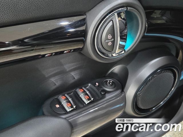MINI Cooper S 5Door Standard 3rd 2020 — фото 19