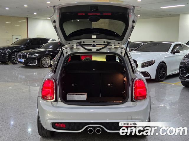 MINI Cooper S 5Door Standard 3rd 2020 — фото 23