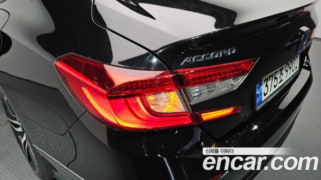 Honda Accord (X) 2.0 Hybrid Touring 2021 — фото 23