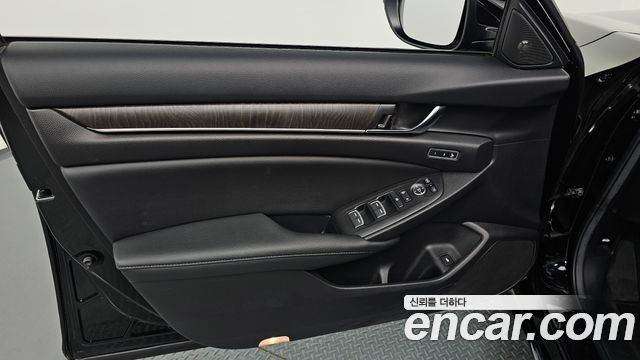 Honda Accord (X) 2.0 Hybrid Touring 2021 — фото 24