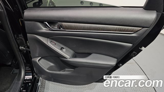 Honda Accord (X) 2.0 Hybrid Touring 2021 — фото 25