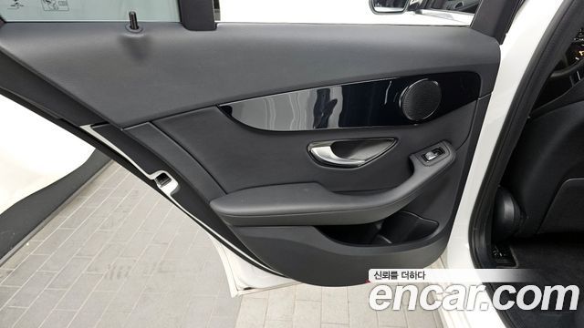 Mercedes-Benz C-Class (W205) C200 2020 — фото 25