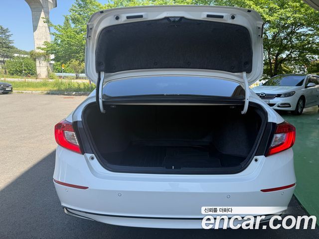 Honda Accord (X) 2.0 Hybrid Touring 2019 — фото 16