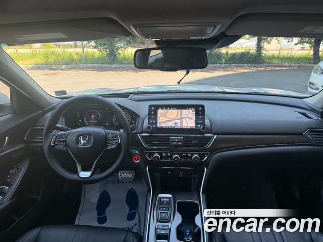Honda Accord (X) 2.0 Hybrid Touring 2019 — фото 19