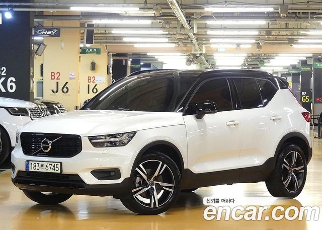 Volvo XC40 B4 R-Design 2021 — фото 2