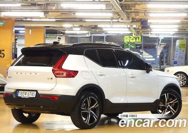 Volvo XC40 B4 R-Design 2021 — фото 3